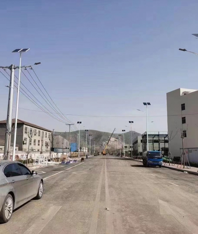 上海（hǎi）太陽（yáng）能（néng）路燈