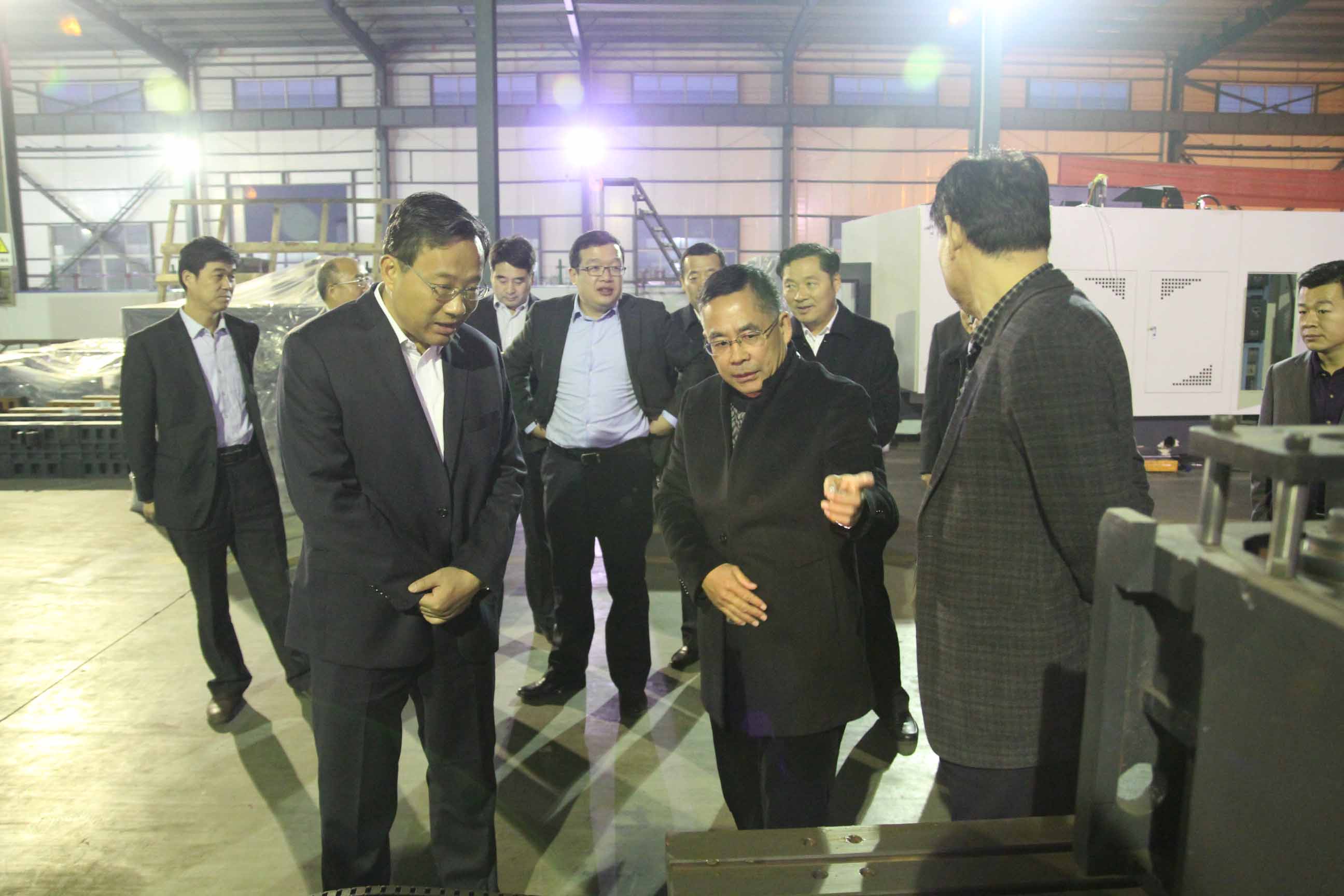 滕州市市委書記邵士官調研（yán）山東草莓视频旧址www在线機（jī）床有限公司機床（chuáng）產業發展情況