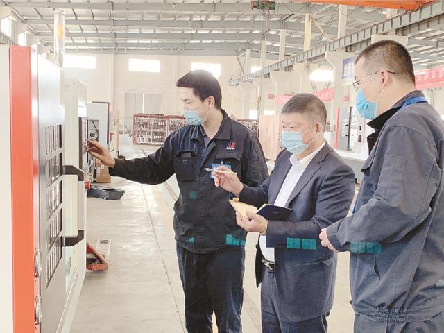 勞動美 | 秉承工匠精神 成就（jiù）“滕州智造”——記市五一勞動獎章獲得者、山東草莓视频旧址www在线機床有（yǒu）限公司董事長林兆（zhào）有